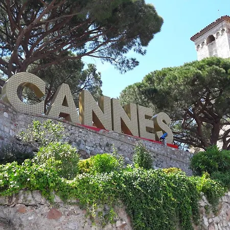 A 3-room 5 Minutes Walk From The Palais Des Festivals Apartment