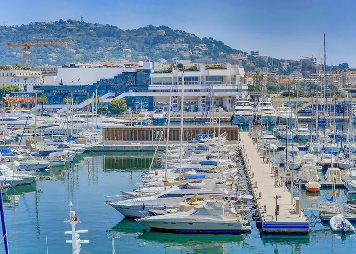 A 3-room 5 Minutes Walk From The Palais Des Festivals Apartment *