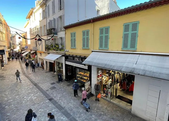 A 3-room 5 Minutes Walk From The Palais Des Festivals Apartment